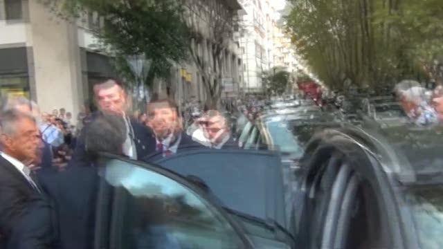 Il ritorno di Marino a Roma: fischi e applausi alla manifestazione «Antimafia Capitale»