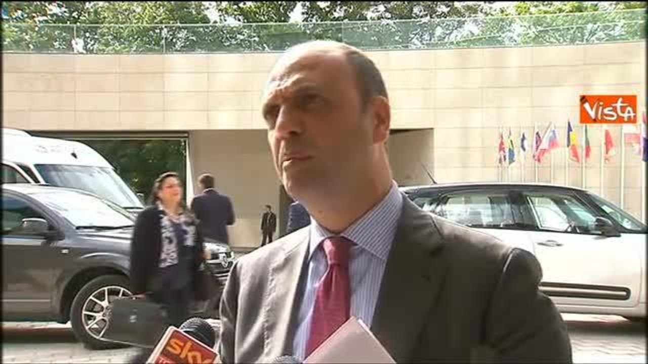 Migranti, Alfano: "Ventimiglia pugno negli occhi a chi in Ue non vuole vedere"