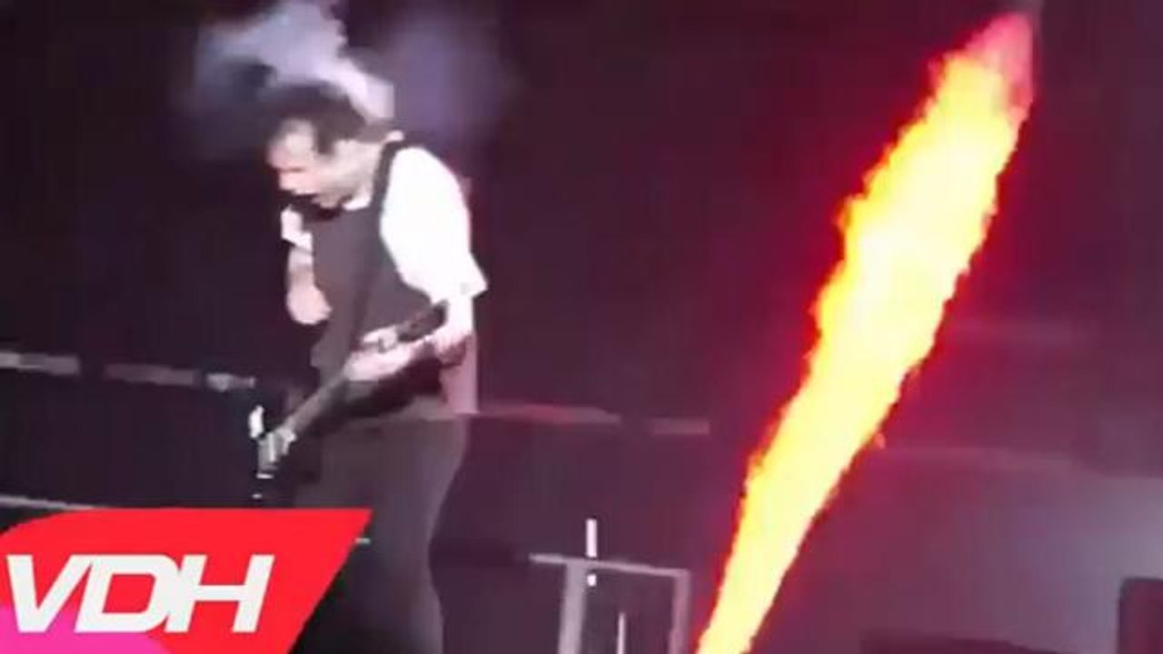 Spettacolo pirotecnico sul palco: ustionato al viso  il chitarrista  dei «5 SOS» Michael Clifford
