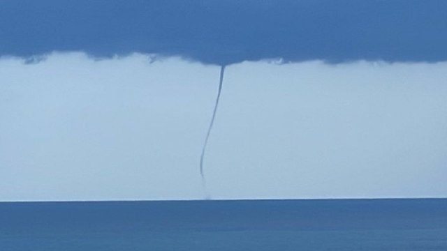 Denizde çıkan hortum cep telefonuyla görüntülendi