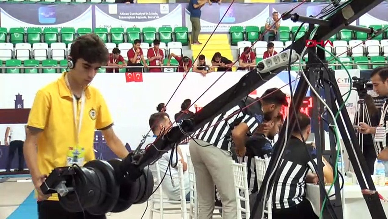 BURSA-'ULUSLARARASI MEB ROBOT YARIŞMASI'NIN CANLI YAYININI DEMİRÖREN MEDYA LİSESİ ÖĞRENCİLERİ YAPTI