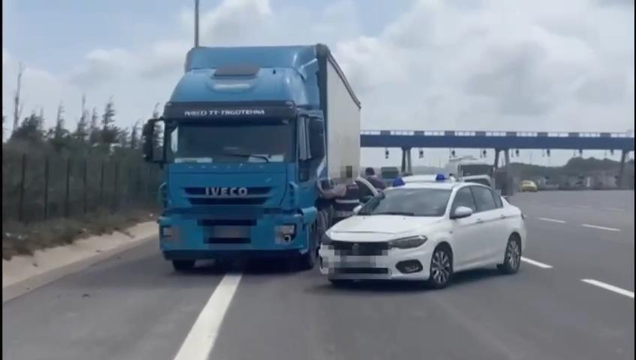 İstanbul'da TIR'da 15 ton etil alkol ele geçirildi