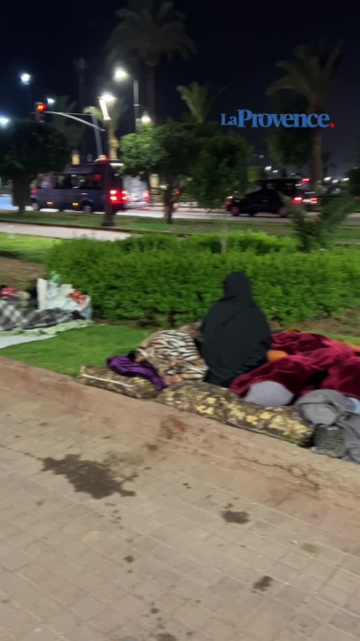 À Marrakech, les délogés du séisme dorment dans...