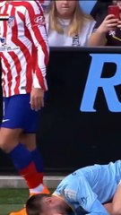 Griezmann en action face à ses adversaires ⚽