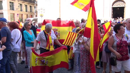 Boicot al minut del silenci pel Marroc a la plaça de Sant Jaume