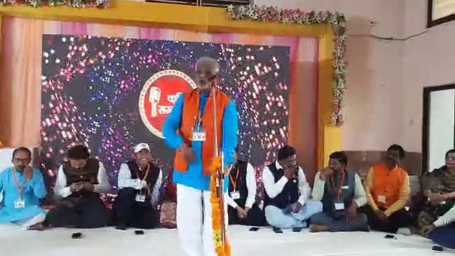 कवि सम्मेलन हुआ,गीत गजल ने बांधा समां