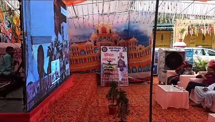 कलक्टर भारद्वाज ने इंदिरा रसोई में ग्रामीणों के साथ खाया खाना