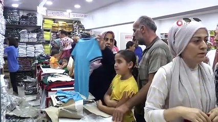 Gaziantep'te çarşı pazarda okul kıyafeti yoğunluğu