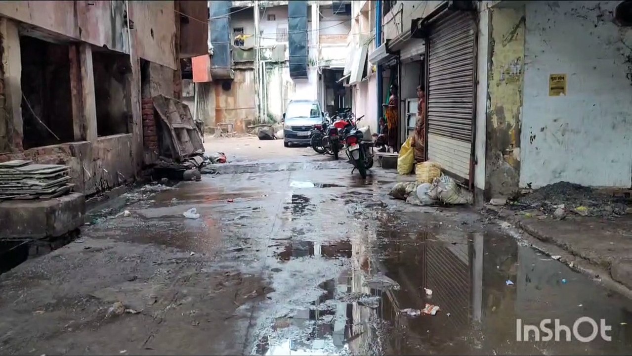 मुखर्जी कॉप्लैक्स में गंदगी का अंबार