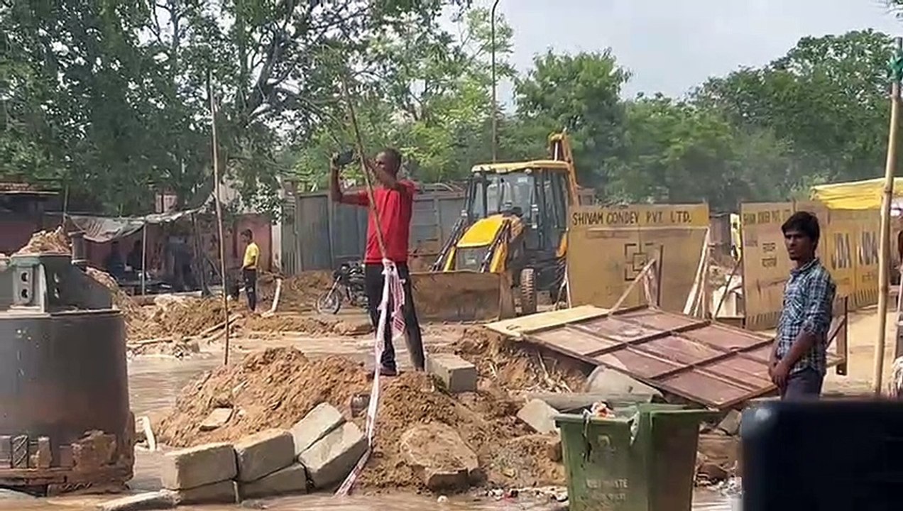 सिविल लाइंस फाटक-बीसलपुर सिस्टम की की 24 इंच की लाइन टूटी, फूट पड़ा कई मीटर उंचा फव्वारा,देखें विडियो