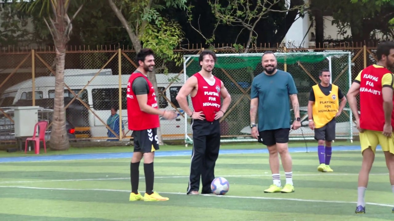 Ibrahim Ali Khan, Kartik Aryan, Tiger Shroff & More in Action: Celebrity Practice Football Match ⚽