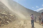 انهيار صخري يعرقل مرور الإسعافات إلى إيجوكاك