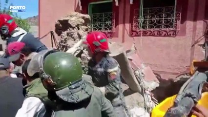 Tải video: Operações de resgate prosseguem em Marrocos. Portugal tem equipa pronta para apoiar