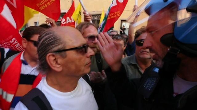 Tensioni con le forze dell'ordine durante la manifestazione contro la riforma della scuola