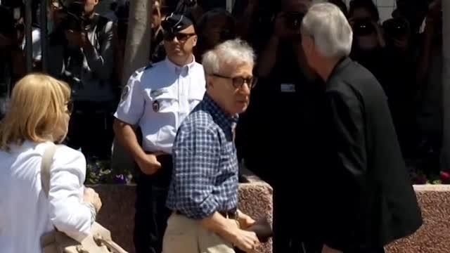 Cannes, Woody Allen presenta «The irrational man»