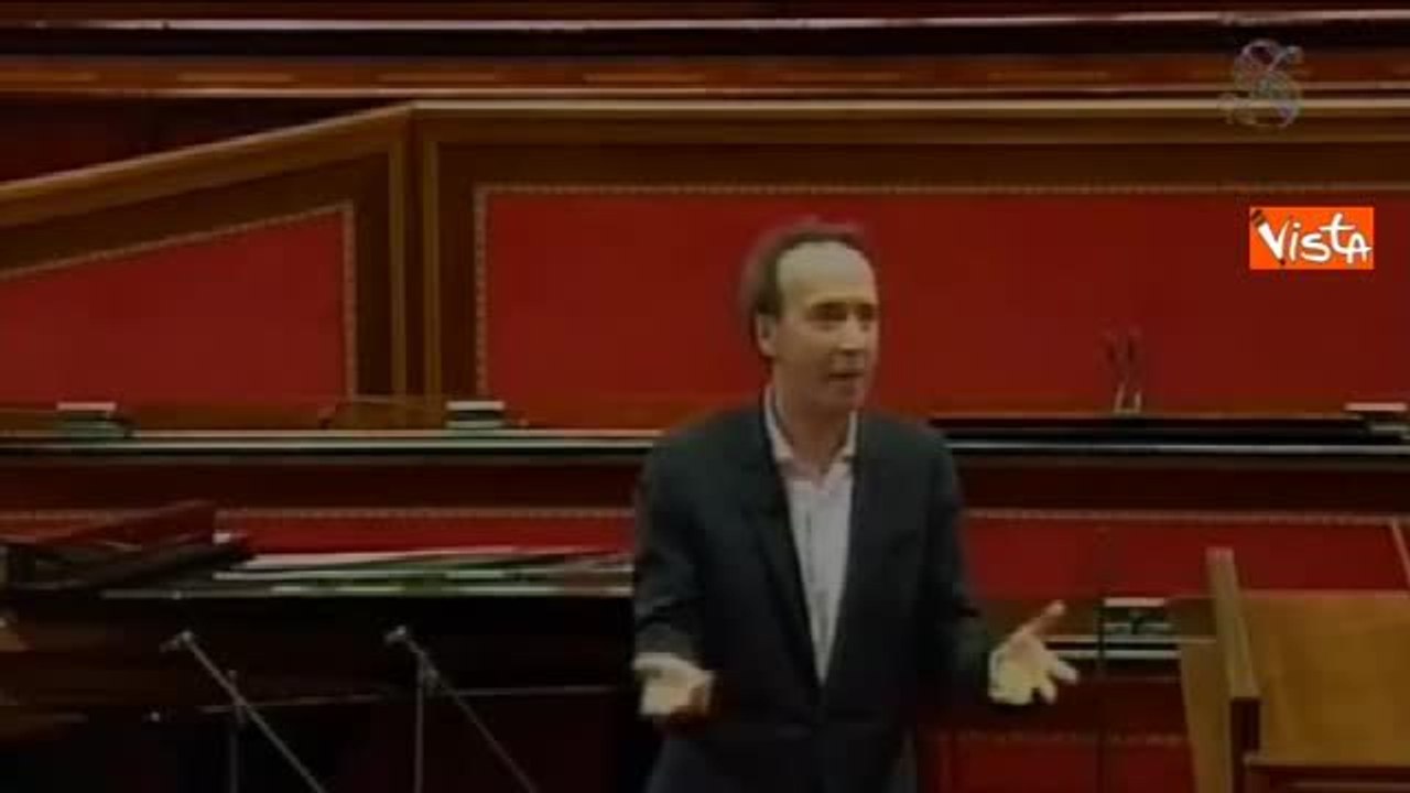 Benigni celebra Dante (e punzecchia Renzi): «Era un politico, e si sa i politici fiorentini hanno un caratteraccio»