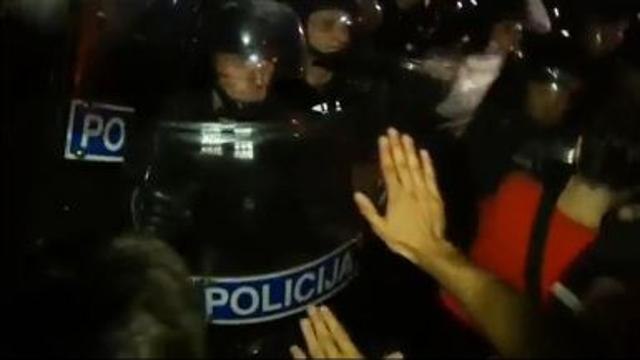 Slovenia, la polizia usa ancora spray urticante contro i profughi