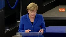 Merkel: «Accogliere profughi compito europeo e globale»