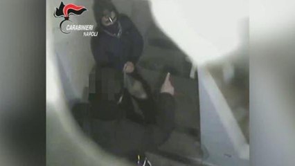 Droga: spaccio nel sotterraneo, 5 arresti a Napoli