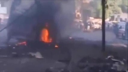 Tunisi, l'autobus in fiamme dopo l'attentato