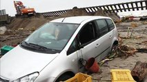 Calabria, la devastazione sulla statale 106: auto sommerse dal fango e strada crollata