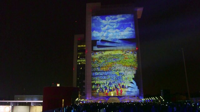 Porta Garibaldi, suoni e luci sui grattacieli