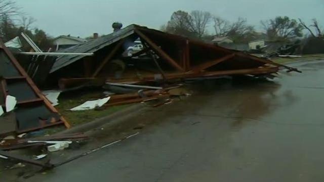 Texas devastato dal tornado, 11 morti