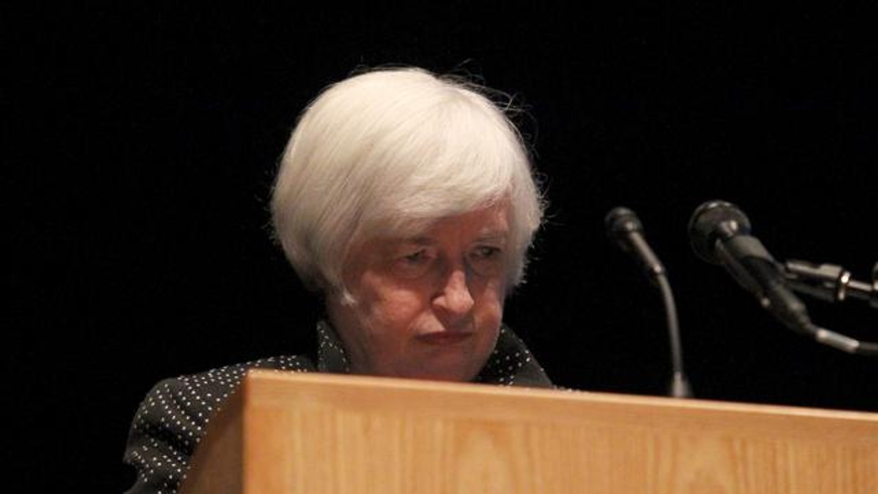 Paura per Janet Yellen, malore sul palco per la presidente  della Fed