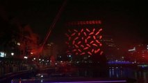 La rete umana che fluttua nel cielo: si apre il River Festival di Singapore