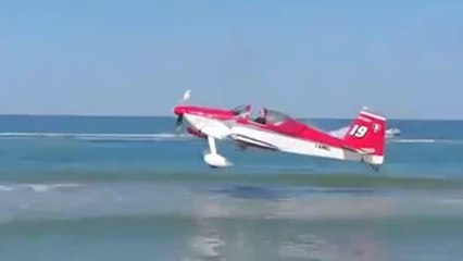 Alba Adriatica: l'ammaraggio dell'aereo a pochi metri dai bagnanti