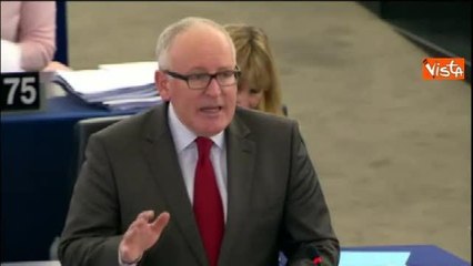 下载视频: Migranti, Timmermans: «Inaccettabile che stati Ue non si assumano carico profughi»