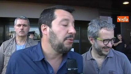Salvini: «Renzi fa selfie e va via, Rossi come i Rom»
