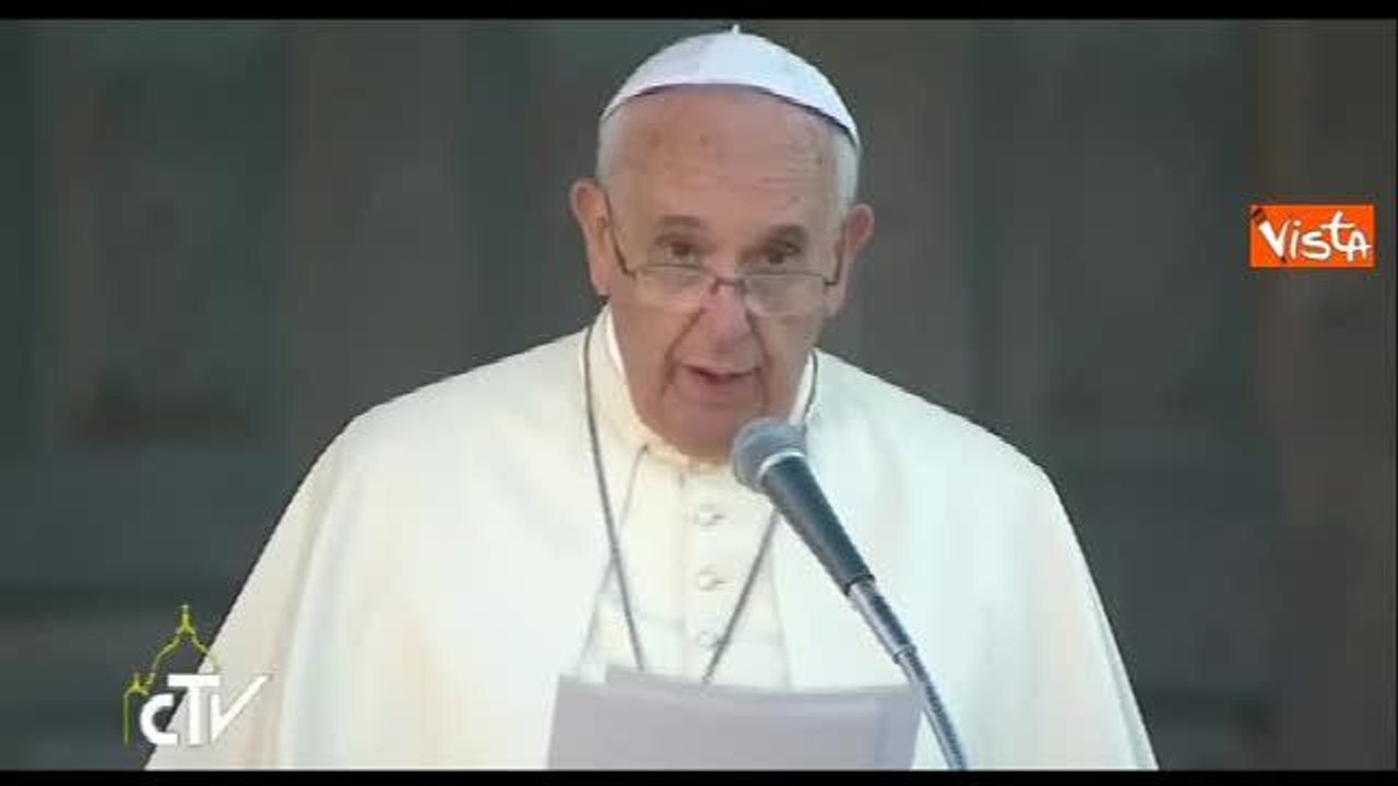 Papa Francesco: "Vicinanza ai disoccupati e precari, ma anche ai migranti trattati come merce"