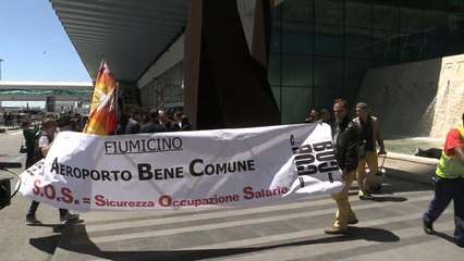 Скачать видео: Fiumicino, diossina nell’aria: l’assist di Di Battista (M5S) ai lavoratori