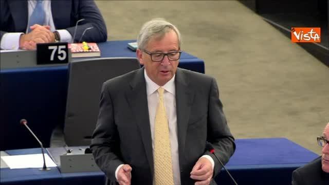 Junker: «Basta accusarmi che sono al telefono, sto scrivendo a Tsipras e' il mio lavoro»