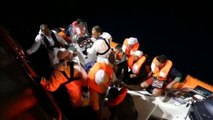 Sicilia, altri 381 migranti sbarcati a Pozzallo