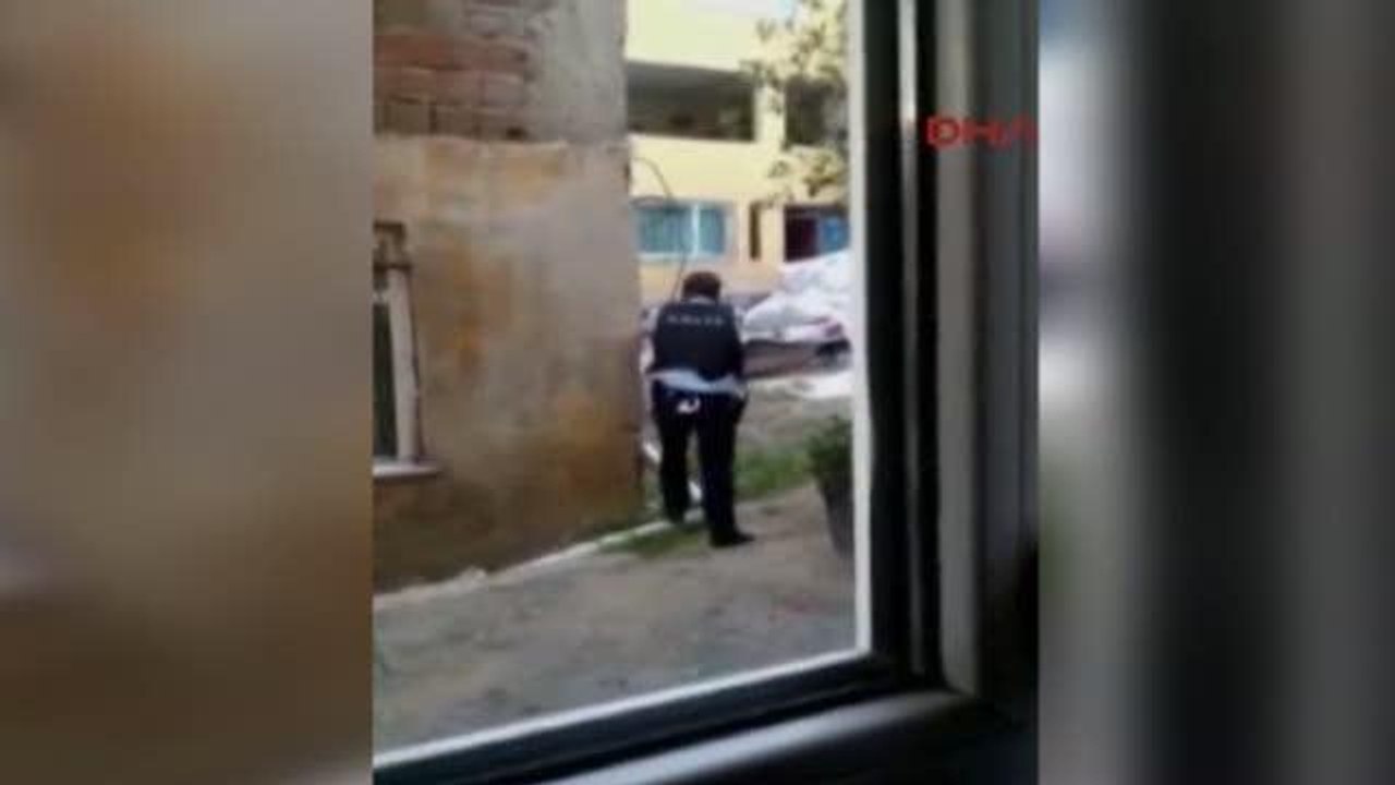Istanbul: le immagini della sparatoria tra la polizia e una delle assalitrici dell'attacco al consolato Usa