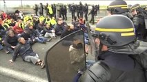 La protesta di Calais: lavoratori dei traghetti in sciopero
