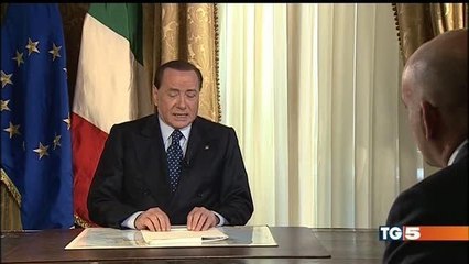 Berlusconi: «Non lascio la politica, resto a bordo campo»