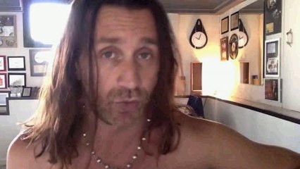 Grecia: Povia canta brano-denuncia contro l'Europa e si appella al Movimento 5 Stelle