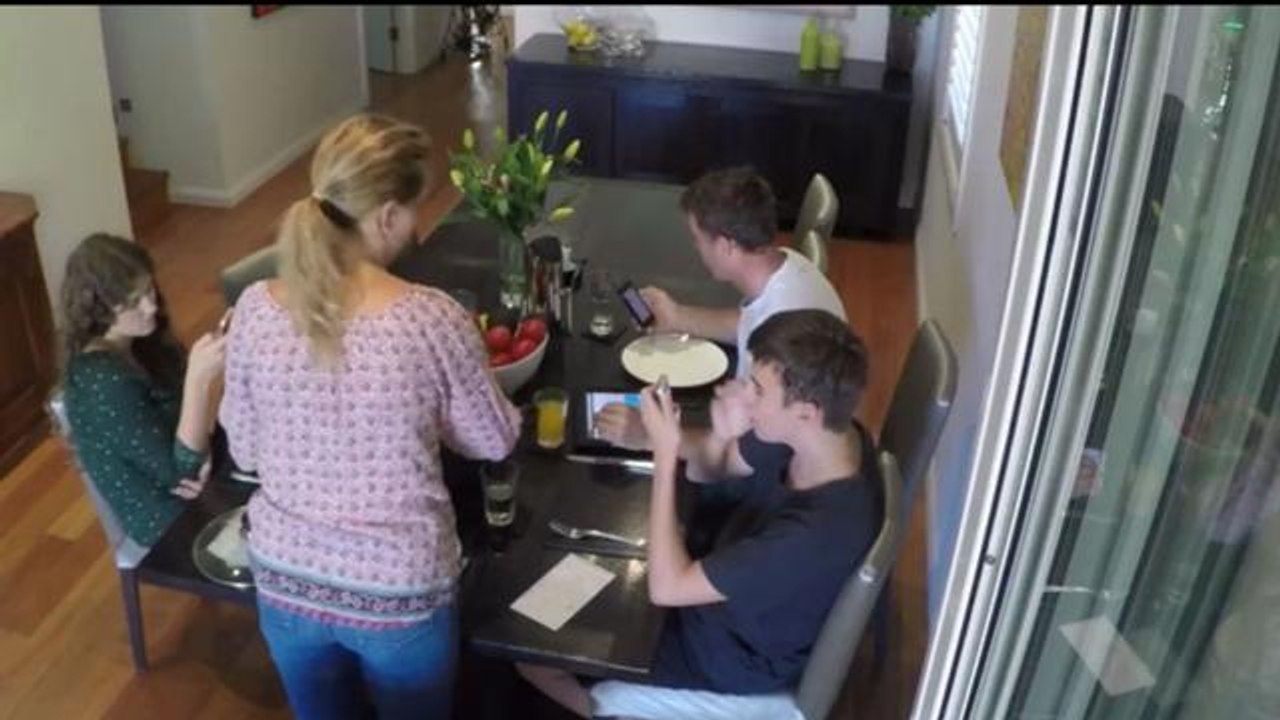 Per tornare a parlare in famiglia arriva  il macinapepe che spegne  cellulari, tablet e tv