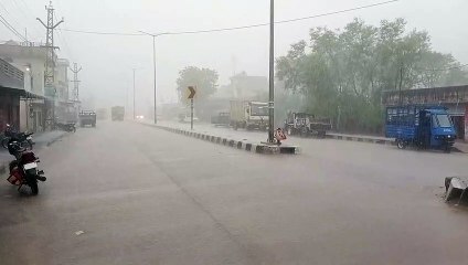 रिमझिम भादौ, गुलाबी नगर में सावन सी झड़ी लगी