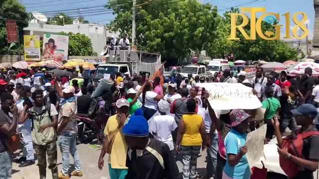 Pati politique EDE òganize yon mach pasifik pou egzije demisyon premye minis Ariel Henry.