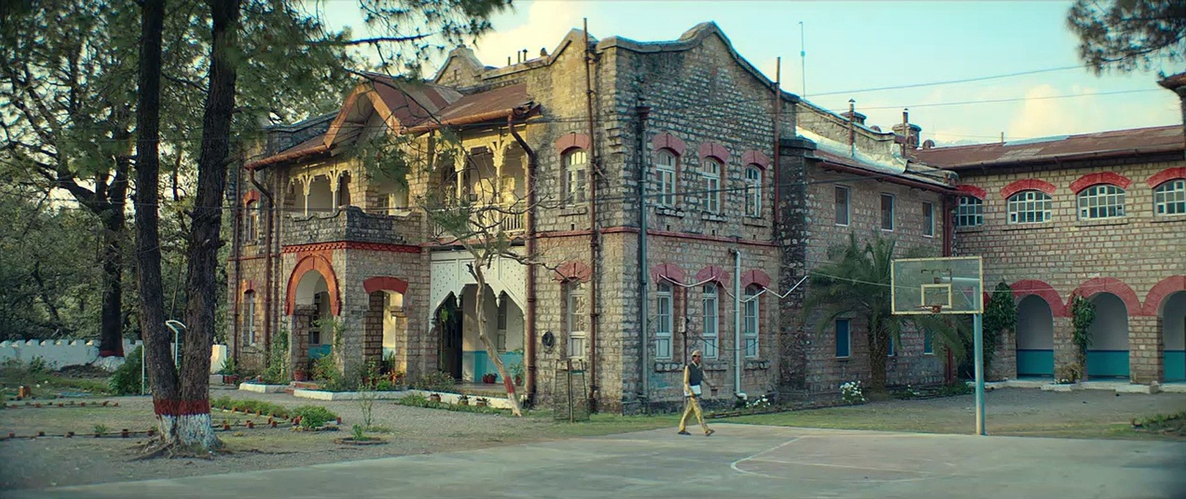 Guns And Gulaabs S01 E01  004