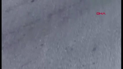 Bostancı Köprüsü'nden kopan beton parçaları otomobilin üzerine düştü