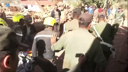 Sobrecogedora imagen de una mujer tras perder a siete miembros de su familia en el terremoto