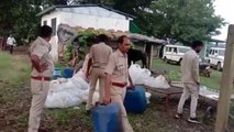 आबकारी विभाग की कार्र्रवाई: बड़ीसाखथली में नकली शराब बनाने की फैक्ट्री पर मारा छापा