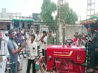 आक्रोशित किसानो ने मंडी गेट बंदकर जताया विरोध-video