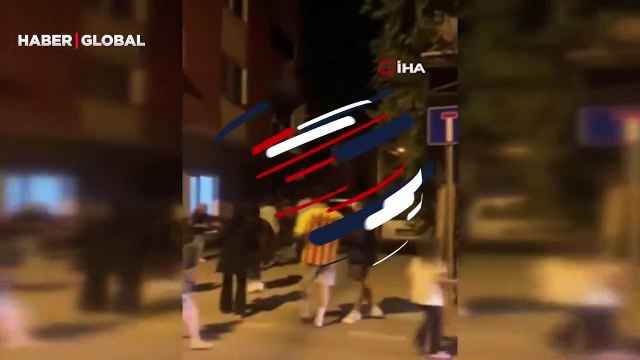 Bursa’da iki grup arasında kavga anları! Taşlar sopalar konuştu, yumruklar havada uçuştu