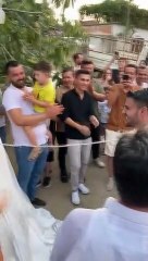 Bu nasıl gelenek! Gelin, damadı boynuna tasma takarak eve soktu